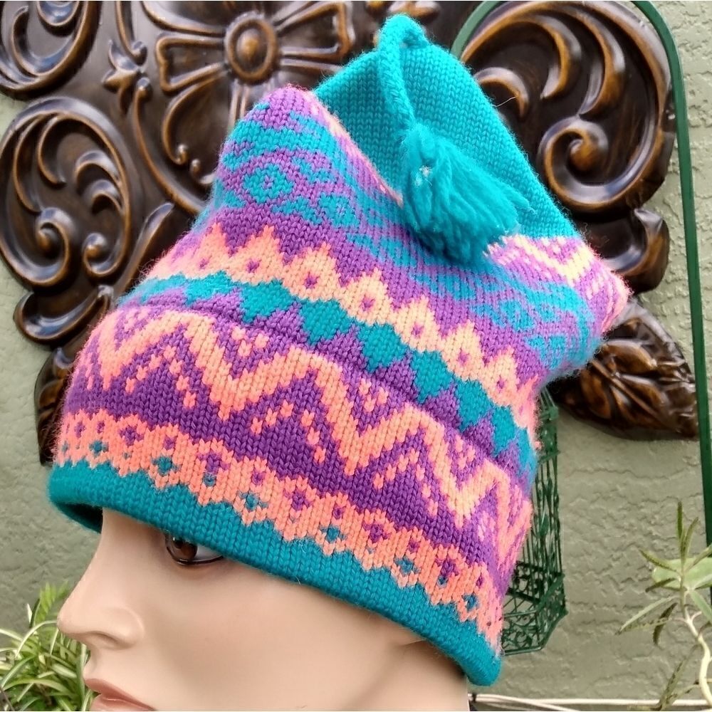 NWOT CAPELLO Multicolored Zigzag 100% Wool Winter Hat Made in Canada